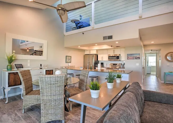 Heated Pool, Steps To Indian Shores Condo! * Clearwater Beach