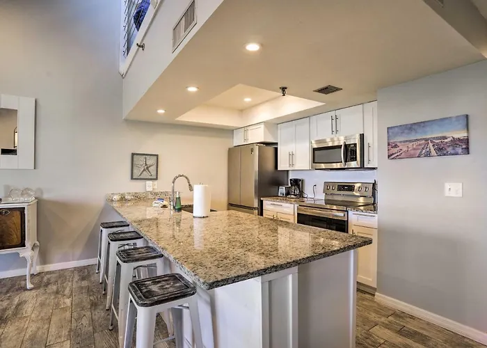 Heated Pool, Steps To Indian Shores Condo! Apartment Clearwater Beach