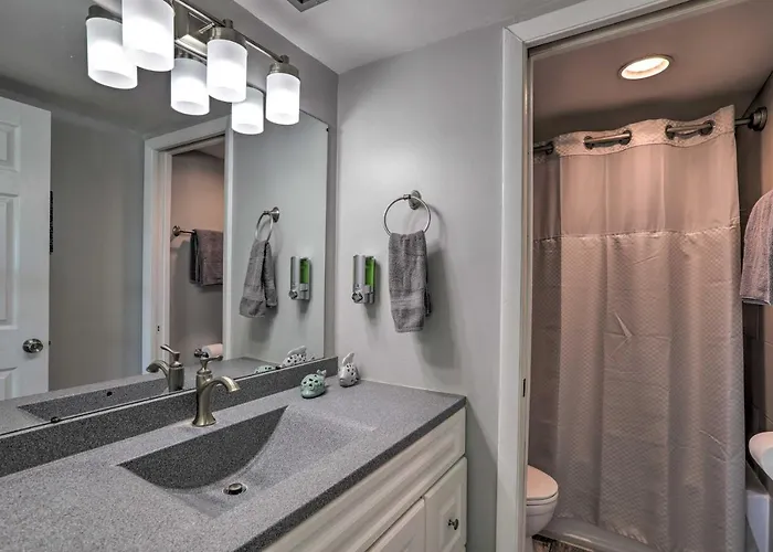 Heated Pool, Steps To Indian Shores Condo! Apartment *