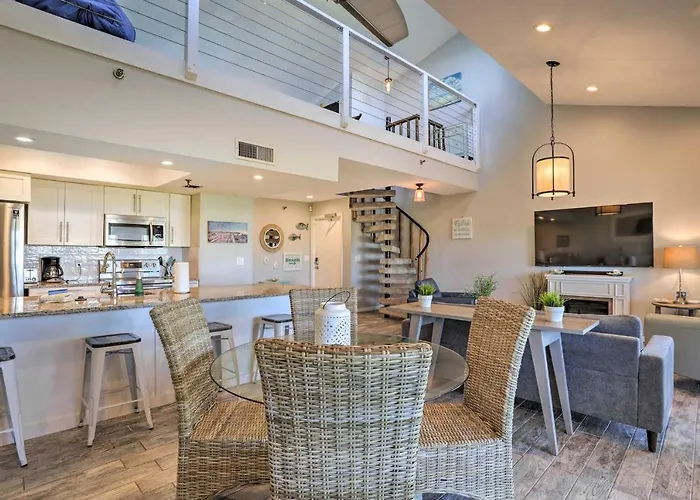 Heated Pool, Steps To Indian Shores Condo! * Clearwater Beach
