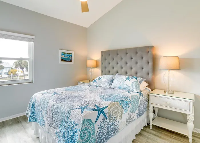 Heated Pool, Steps To Indian Shores Condo! * Clearwater Beach