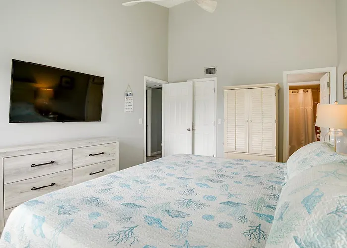 Heated Pool, Steps To Indian Shores Condo! Apartment