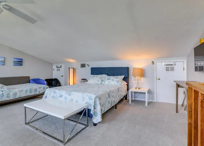 Heated Pool, Steps To Indian Shores Condo! Apartamento